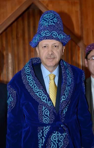 erdogan-in-mongolischer-trachtkleidung-aa