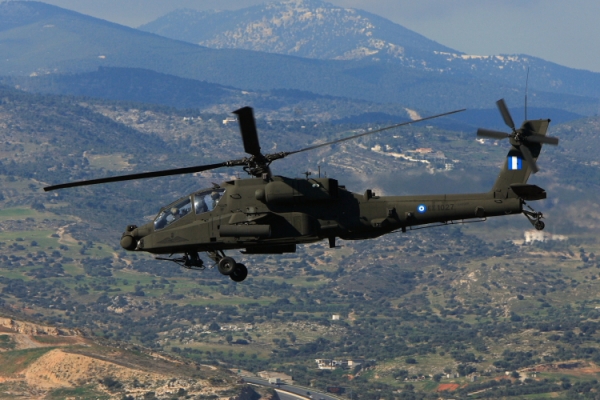 Αποτέλεσμα εικόνας για επιθετικά ελικόπτερα AH-64D Apache.