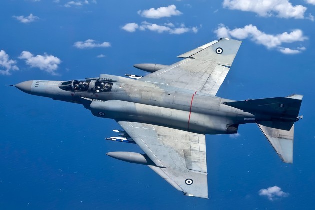 Περιπέτεια στον αέρα για F – 4 Phantom – Αναγκαστική προσγείωση στην  Καλαμάτα | Greek National Pride