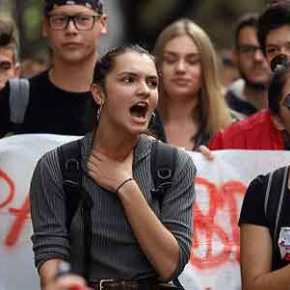 Αναβρασμός: Μαθητικό συλλαλητήριο την Πέμπτη στα Προπύλαια, ενάντια στις «εθνικιστικές καταλήψεις» για τη Μακεδονία